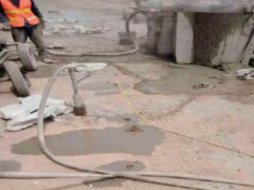 即墨水泥混凝土路面板底注浆技术 路面脱空注浆整治方案